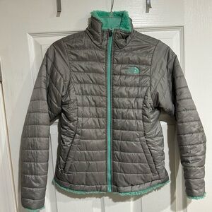 THE NORTH FACE GIRLS REVERSIBLE MOSSBUD SWIRL JACKET-SILVER/ICE GREEN